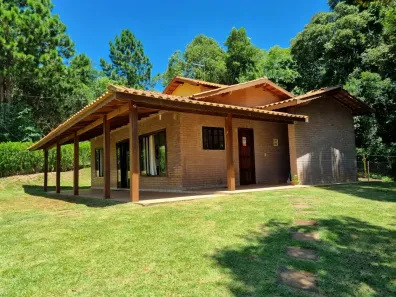 Fazenda/Sítio com 3 Quartos à venda, 200m² no Curral, Ibiúna