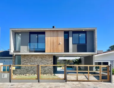 Sobrado com 5 Quartos à venda, 270m² no XANGRI-LÁ, Xangri-lá