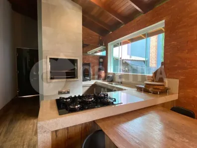Casa de Condomínio com 3 Quartos à venda, 175m² no Minas Gerais, Uberlândia