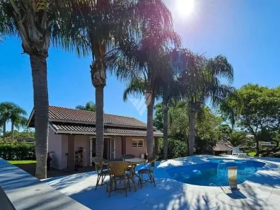Casa de Condomínio com 5 Quartos para alugar, 450m² no , Gravataí