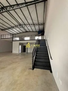 Galpão/Depósito/Armazém para alugar, 360m² no Novo Mundo, Uberlândia