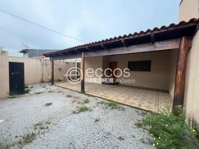 Casa com 3 Quartos à venda, 130m² no Cidade Jardim, Uberlândia