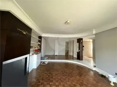 Casa com 3 Quartos para alugar, 232m² no Três Figueiras, Porto Alegre