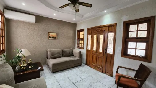 Casa com 3 Quartos à venda, 153m² no Jardim García, Campinas