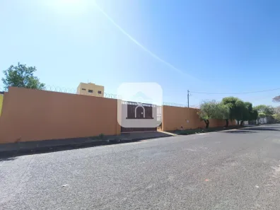 Ponto Comercial para alugar, 800m² no Pacaembu, Uberlândia