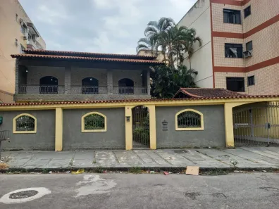 Casa de Condomínio com 3 Quartos para alugar, 378m² no Vila Valqueire, Rio de Janeiro