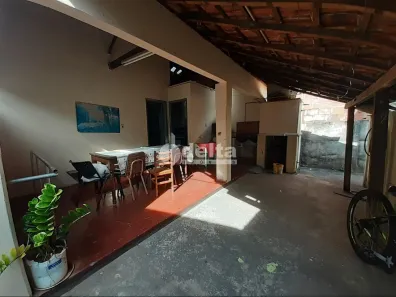 Casa com 6 Quartos à venda, 274m² no Osvaldo Rezende, Uberlândia