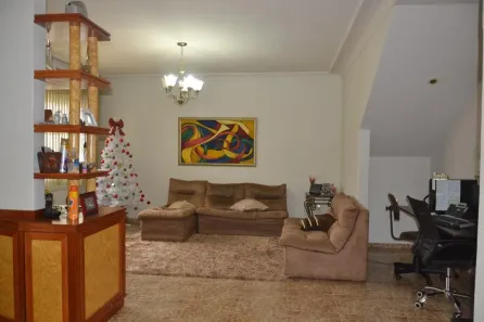 Casa com 5 Quartos à venda, 440m² no Santa Mônica, Uberlândia