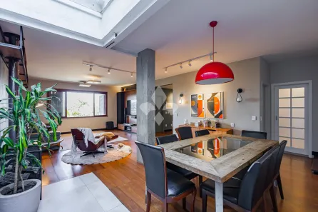 Casa com 4 Quartos à venda, 350m² no Três Figueiras, Porto Alegre