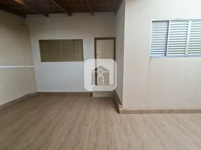 Casa com 2 Quartos para alugar, 110m² no Jardim Patrícia, Uberlândia