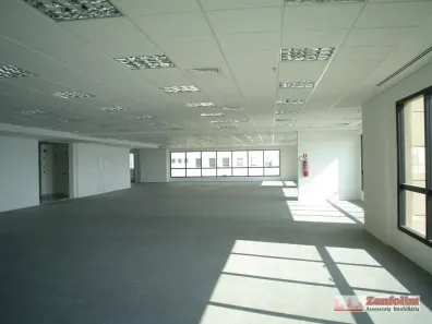 Sala Comercial para alugar, 677m² no Alphaville Industrial, Barueri