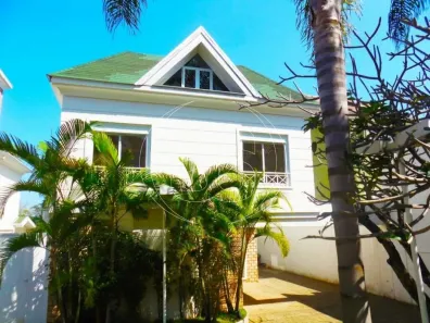 Casa de Condomínio com 4 Quartos à venda, 210m² no Jardim Petrópolis, São Paulo