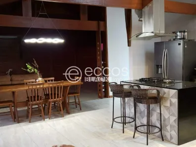 Casa de Condomínio com 3 Quartos para alugar, 270m² no Balneário Água Limpa, Nova Lima