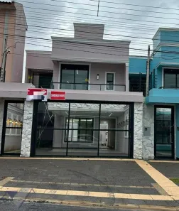Sobrado com 4 Quartos à venda, 221m² no Maria Luiza, Cascavel