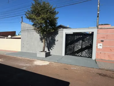 Casa com 3 Quartos à venda, 230m² no Jardim Maria Celina, Londrina