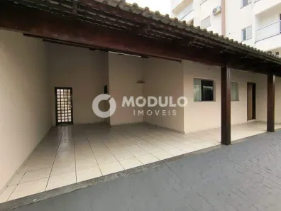 Casa com 3 Quartos para alugar, 250m² no Tabajaras, Uberlândia