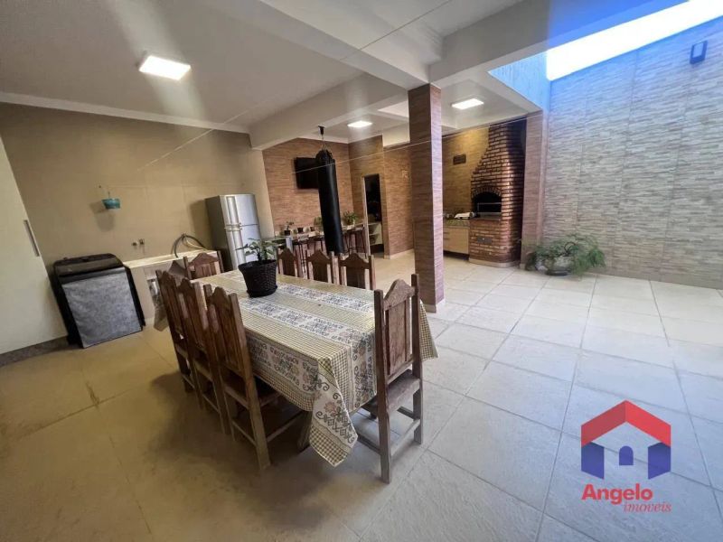 Casa com 3 quartos — Santa Amélia, Belo Horizonte