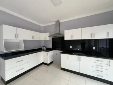 Casa com 3 Quartos para alugar, 193m² no Coqueiral, Cascavel