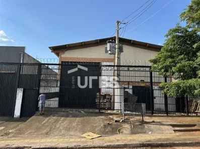 Galpão/Depósito/Armazém à venda, 911m² no Jardim Petrópolis, Goiânia