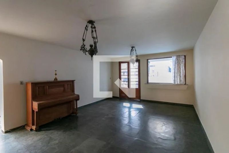 Casa com 4 quartos — Santo Antônio, Belo Horizonte