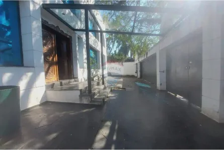 Imóvel Comercial com 15 Quartos para alugar, 1250m² no Jardim Everest, São Paulo