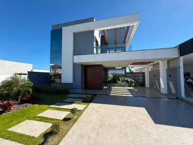 Casa com 3 Quartos para alugar, 228m² no Ogiva, Cabo Frio