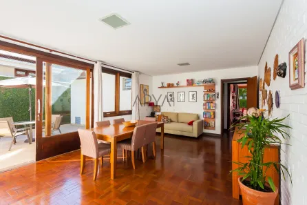 Casa com 4 Quartos à venda, 342m² no São Lourenço, Curitiba