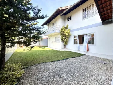 Casa com 3 Quartos para alugar, 250m² no Água Verde, Blumenau