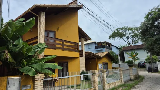 Casa com 3 Quartos para alugar, 227m² no Lagoa da Conceição, Florianópolis