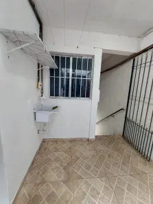 Casa com 2 Quartos para alugar, 40m² no Santa Maria, Osasco