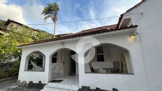 Casa com 6 Quartos à venda, 250m² no São Francisco, Niterói