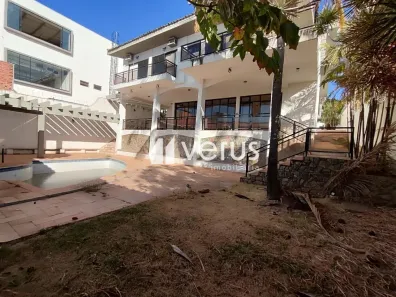 Casa com 4 Quartos para alugar, 700m² no Morada da Colina, Uberlândia