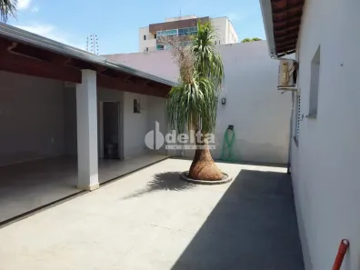 Casa com 3 Quartos à venda, 190m² no Segismundo Pereira, Uberlândia
