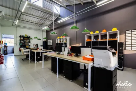 Sala Comercial à venda, 300m² no Santa Maria Goretti, Porto Alegre