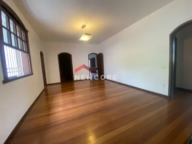 Casa com 5 Quartos à venda, 350m² no Centro, Contagem