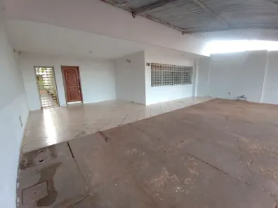 Casa com 3 Quartos para alugar, 118m² no Ceilândia Sul, Brasília