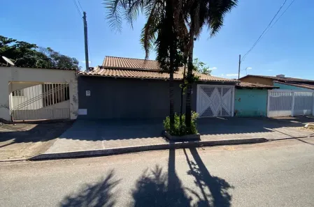 Casa com 4 Quartos à venda, 242m² no Setor Novo Horizonte, Goiânia