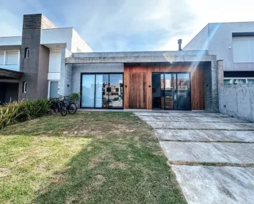 Casa de Condomínio com 4 Quartos à venda, 177m² no , Xangri-Lá