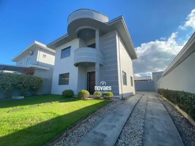 Casa com 3 Quartos para venda ou aluguel, 202m² no Costa e Silva, Joinville