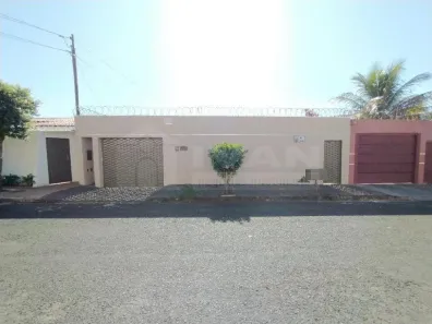 Casa com 6 Quartos para alugar, 270m² no Umuarama, Uberlândia
