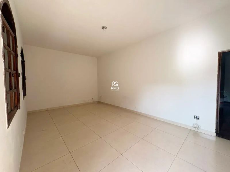 Casa com 3 quartos — Planalto, Belo Horizonte