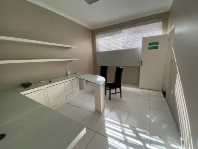 Imóvel Comercial com 3 Quartos à venda, 180m² no Osvaldo Rezende, Uberlândia