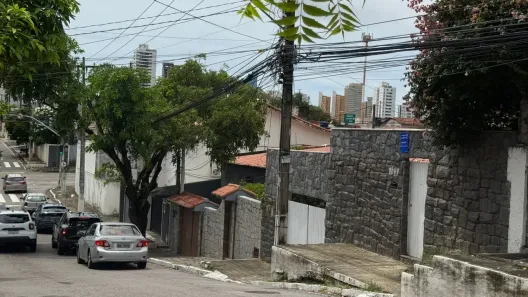 Casa com 4 Quartos para alugar, 222m² no Candelária, Natal