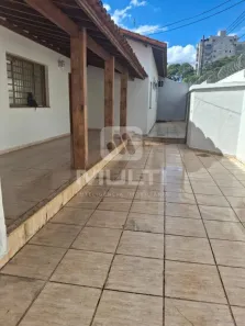 Casa com 3 Quartos para alugar, 250m² no Saraiva, Uberlândia