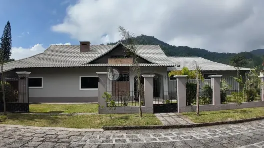 Casa com 4 Quartos à venda, 612m² no Várzea, Teresópolis