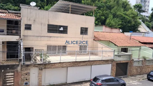 Casa com 4 Quartos para alugar, 250m² no São Mateus, Juiz de Fora