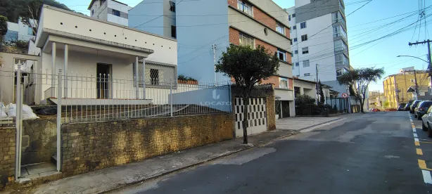 Casa com 3 Quartos para alugar, 387m² no Santa Helena, Juiz de Fora