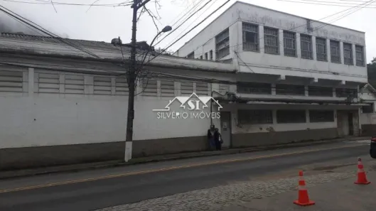 Galpão/Depósito/Armazém para alugar, 2000m² no Castelanea, Petrópolis