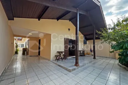 Casa com 3 Quartos à venda, 165m² no Belmira Novaes, Peruíbe