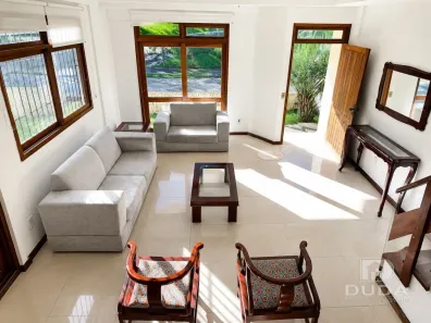 Casa com 5 Quartos para alugar, 260m² no Itacorubi, Florianópolis